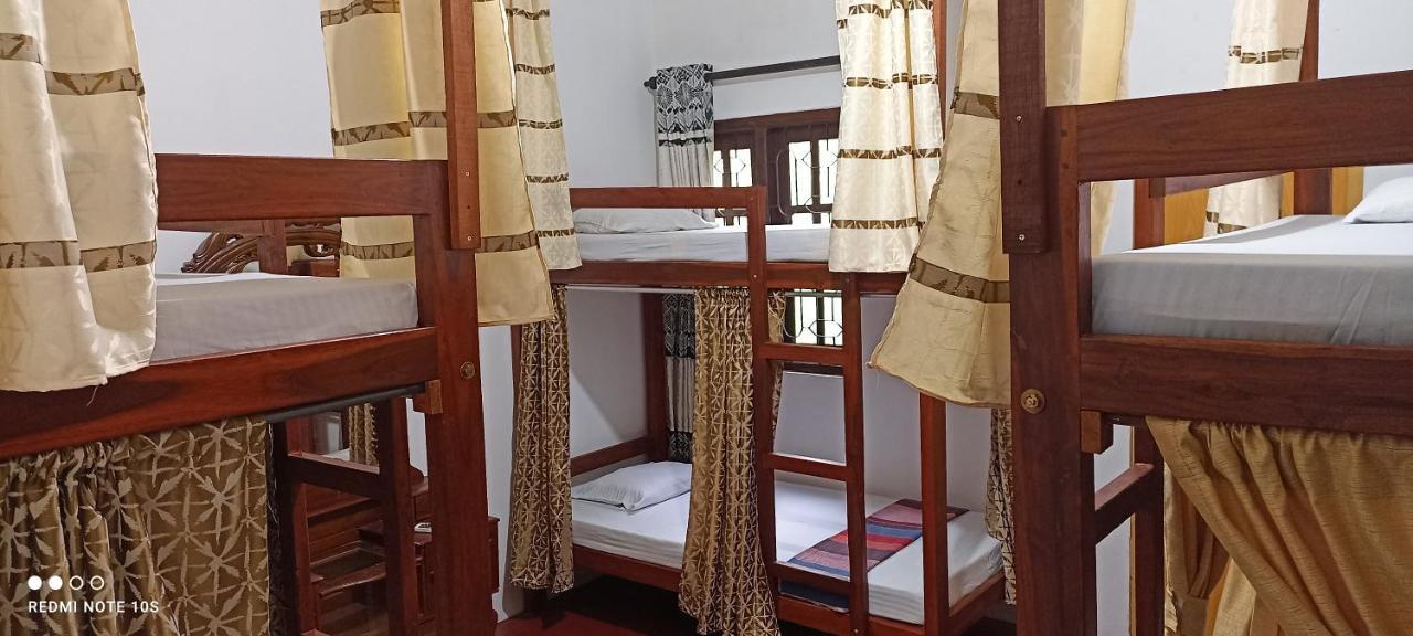 The Traveller'S Hostel & Private Rooms Sigiriya Exterior foto